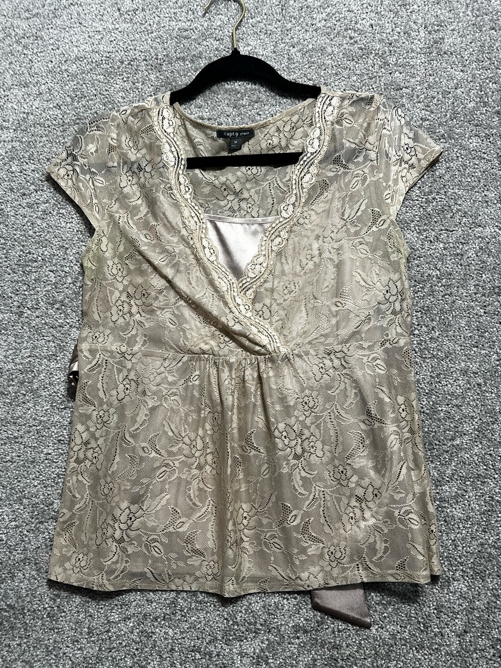 Apt. 9 Woman’s Beige Lace Tie Back Short Cap Sleeve Blouse Top Size Medium